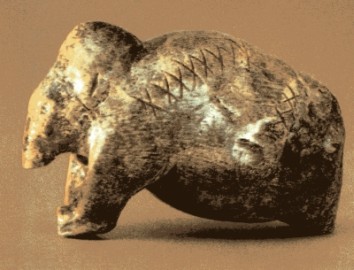 Mamut (Vogelherd-barlang, Schwäbische Alb), i. e. 35000-26000, elefántcsont, 5 cm